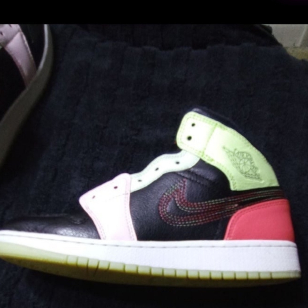 AV5174-076 glow in the dark Jordans